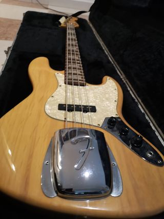 Bajo Jazz Bass NO Fender