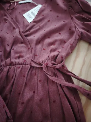 Vestido Pull&Bear burdeos cuello pico