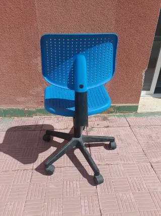 Silla de escritorio azul y negra