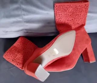 Botas Laranja. Novo. Tam 40