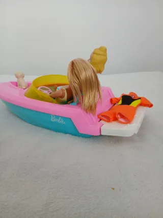 Barco Barbie con figuras y perrito