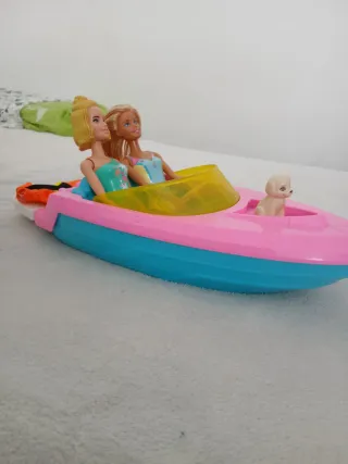 Barco Barbie con figuras y perrito