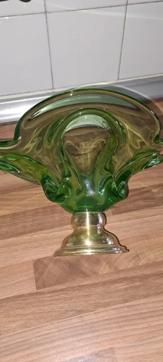 Centro de mesa antiguo cristal verde y metal