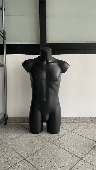 Busto manichino uomo nero