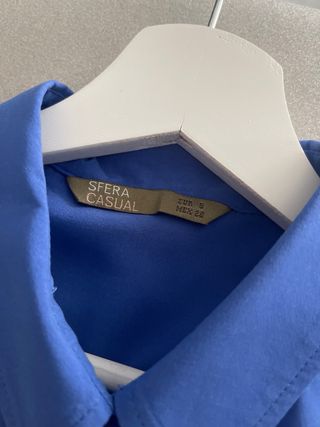 Camisa Zara fluida bolsillos azul