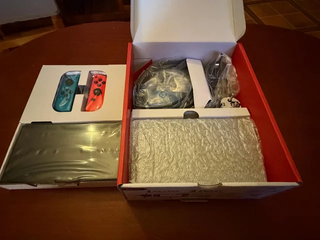 Nintendo Switch (versione OLED) Blu/Rosso SIGILLATO