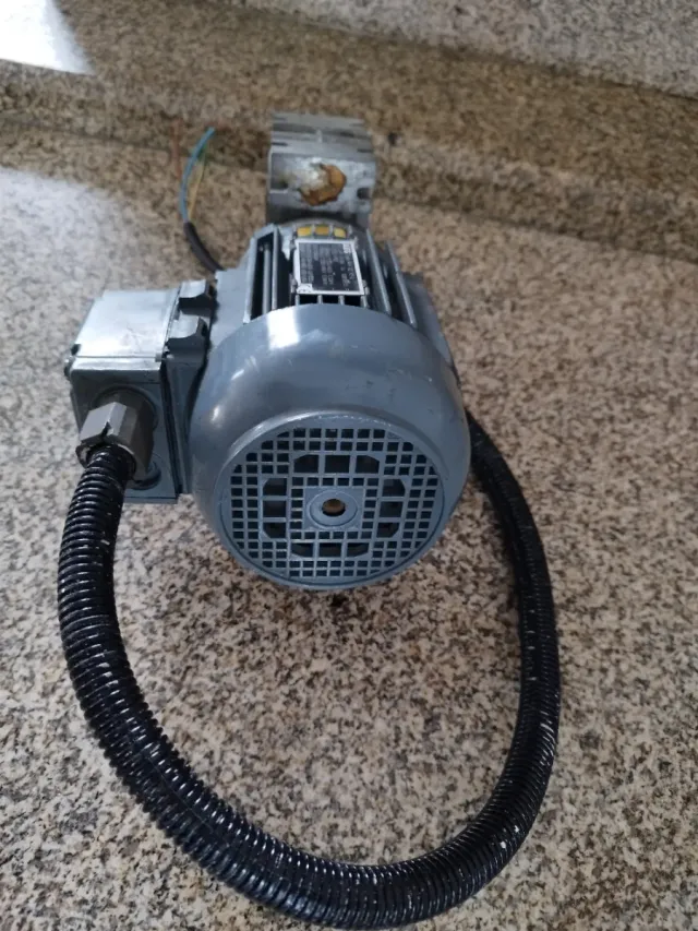 Motor reductor AEG 230V