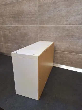 Mensole moderne bianche con ripiano in vetro