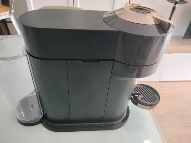 CAFETERA NESPRESSO NUEVA sin estrenar.