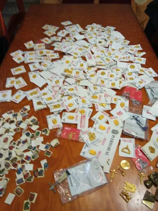 Lote insignias cofrades y escudos pueblos