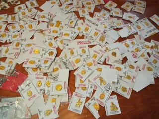 Lote insignias cofrades y escudos pueblos