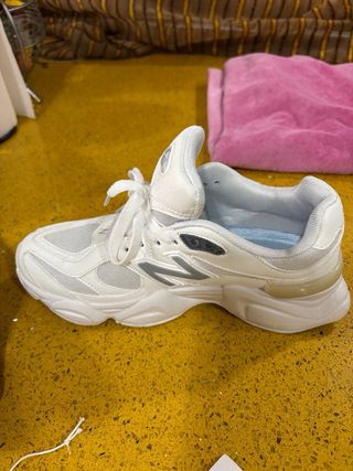 Zapatillas New Balance Grises y Blancas