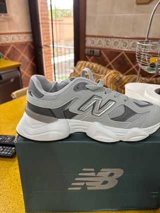 Zapatillas New Balance Grises y Blancas