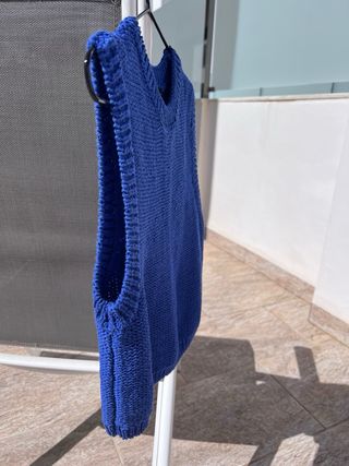 Top Zara sin mangas azul