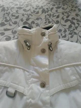 Chaqueta de nieve blanca