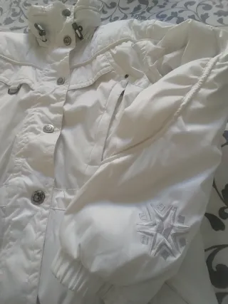 Chaqueta de nieve blanca