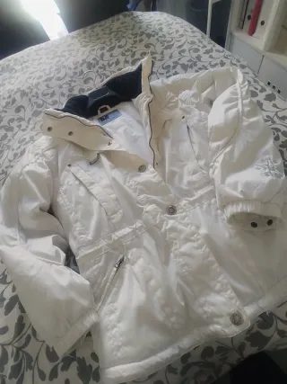 Chaqueta de nieve blanca