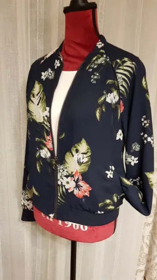 Cazadora floral Vero Moda T38