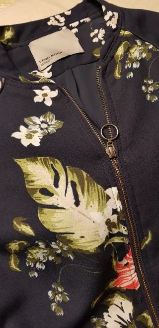 Cazadora floral Vero Moda T38