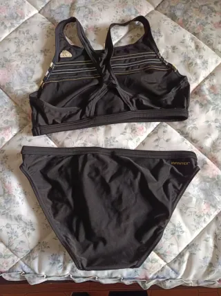 Bikini deportivo Adidas negro y dorado