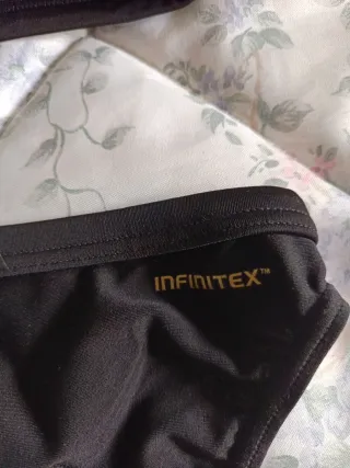 Bikini deportivo Adidas negro y dorado