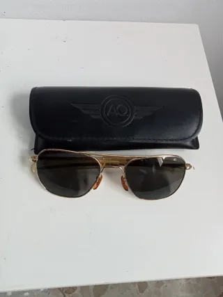 Gafas de sol aviador AO doradas
