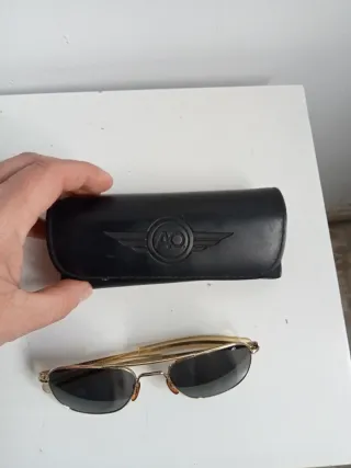 Gafas de sol aviador AO doradas