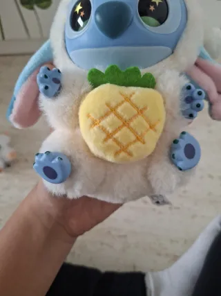 Labubu Stitch con piña coleccionable