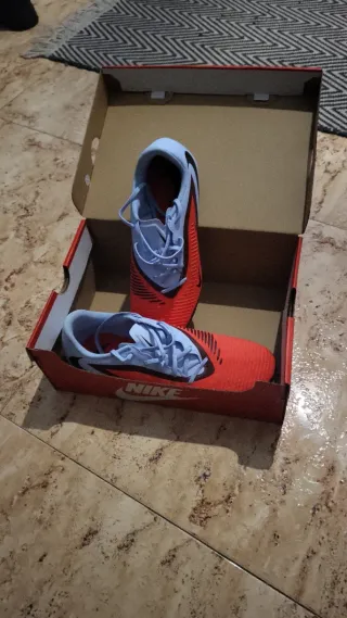 Botas de fútbol Nike Phantom sin estrenar