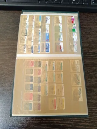 Clasificador 200 sellos Portugal + 4 HB