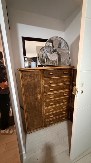 Mueble de bambú y mimbre