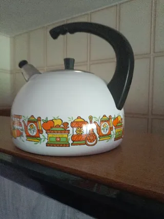 Tetera antigua decorada