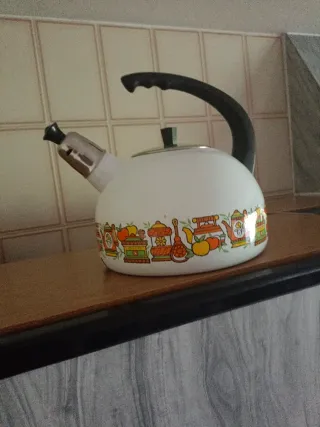 Tetera antigua decorada