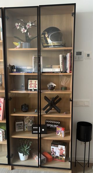 Vitrina Oxberg Madera, Cristal y Aluminio