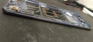 Schermo Oppo Reno 6 Pro 5G con cristallo rotto