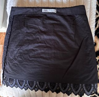 Falda Zara negra encaje