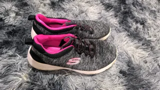 Botines y zapatillas deportivas