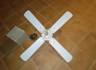 Ventilador de techo blanco