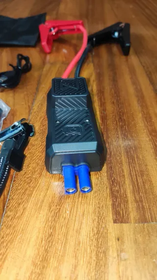 Arrancador Coche Portátil con Compresor