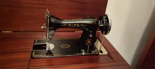 Máquina de coser Alfa.