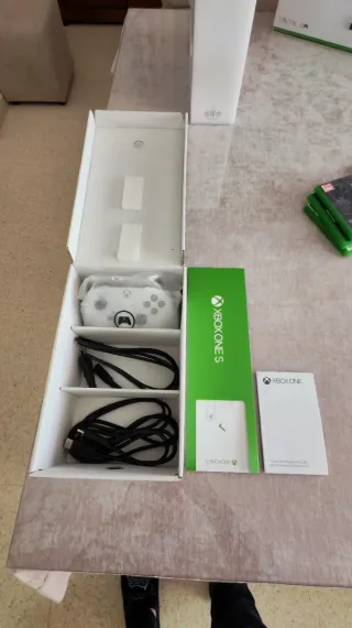 Xbox One S 1 Tb + 3 Giochi