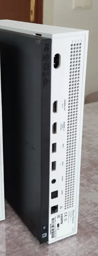 Xbox One S 1 Tb + 3 Giochi