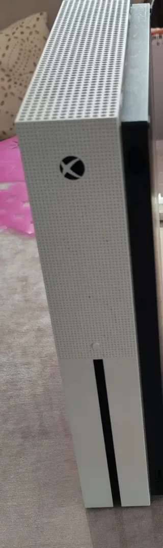 Xbox One S 1 Tb + 3 Giochi