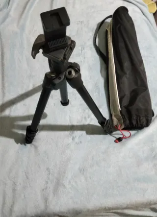 Trípode Manfrotto con funda
