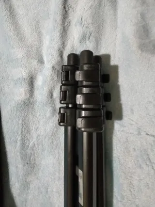 Trípode Manfrotto con funda