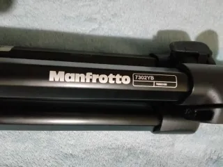 Trípode Manfrotto con funda