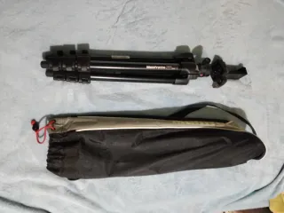 Trípode Manfrotto con funda