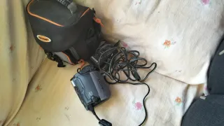 Videocámara Sony Handycam con cargador y bolsa