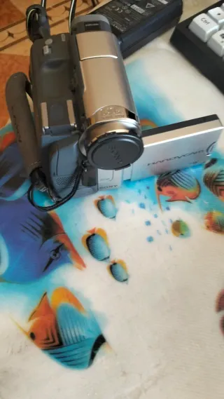 Videocámara Sony Handycam con cargador y bolsa