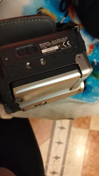 Videocámara Sony Handycam con cargador y bolsa